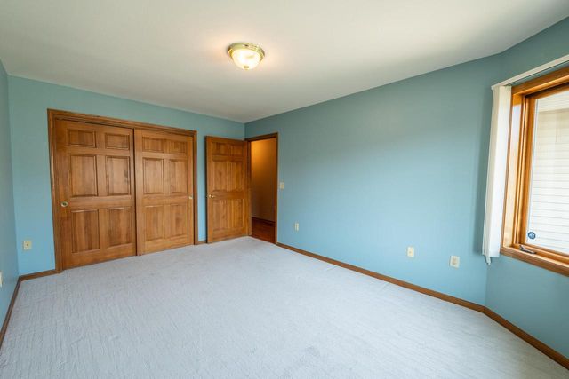 565 Hartford SQUARE, Hartford, WI 53027