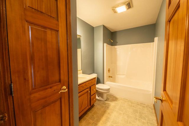 565 Hartford SQUARE, Hartford, WI 53027