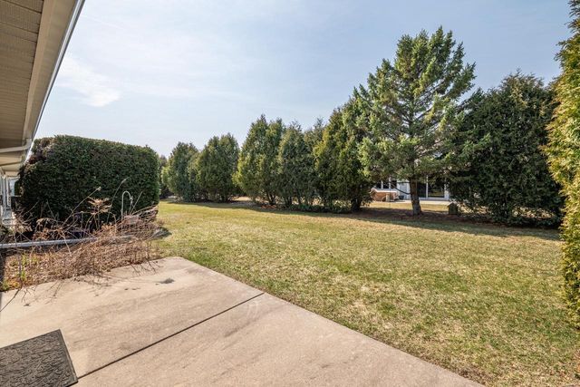 565 Hartford SQUARE, Hartford, WI 53027