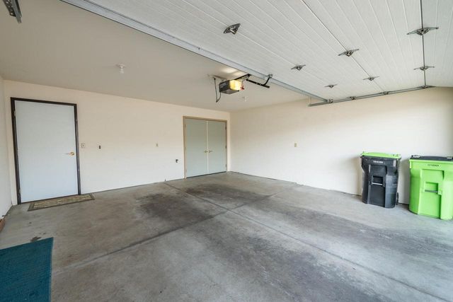 565 Hartford SQUARE, Hartford, WI 53027