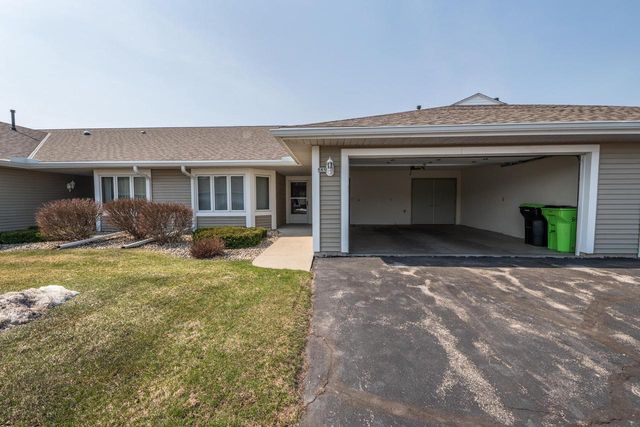 565 Hartford SQUARE, Hartford, WI 53027