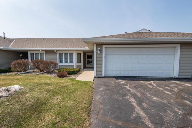 565 Hartford SQUARE, Hartford, WI 53027