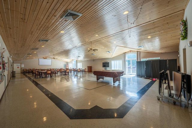 565 Hartford SQUARE, Hartford, WI 53027