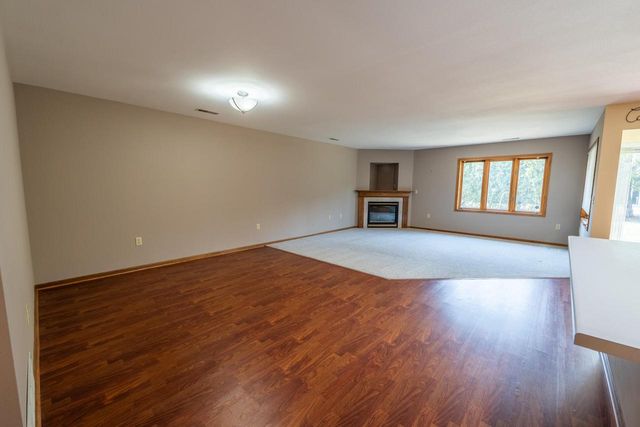 565 Hartford SQUARE, Hartford, WI 53027