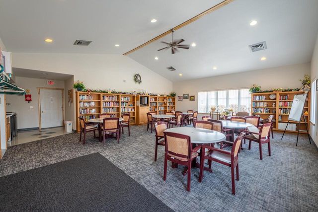 565 Hartford SQUARE, Hartford, WI 53027