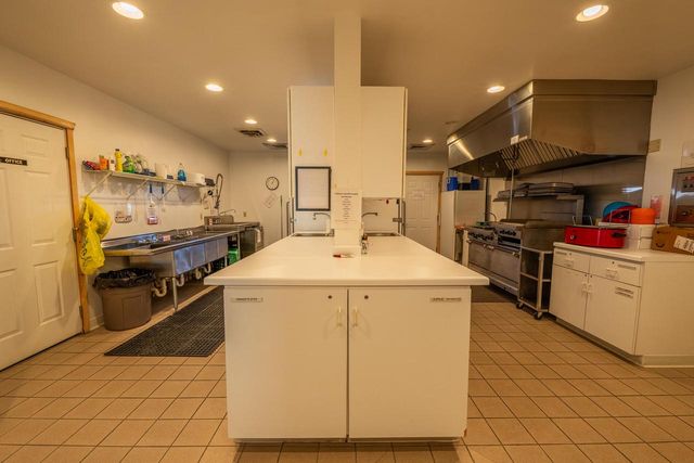 565 Hartford SQUARE, Hartford, WI 53027