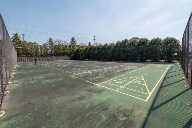 565 Hartford SQUARE, Hartford, WI 53027