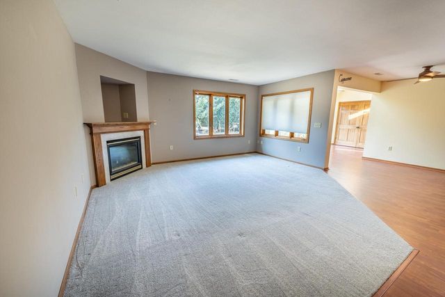 565 Hartford SQUARE, Hartford, WI 53027