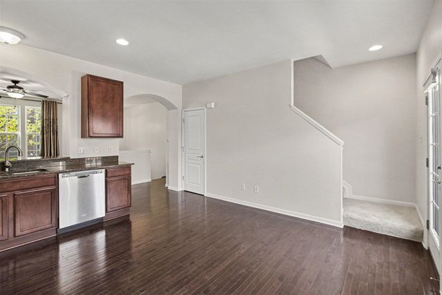 27898 Hopkins Drive, Novi, MI 48377