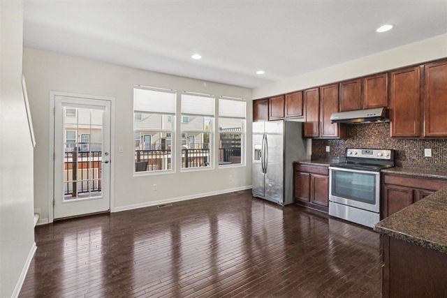 27898 Hopkins Drive, Novi, MI 48377