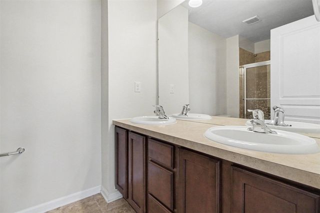 27898 Hopkins Drive, Novi, MI 48377