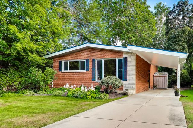 3827 White Cloud Drive, Skokie, IL 60076