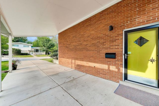 3827 White Cloud Drive, Skokie, IL 60076