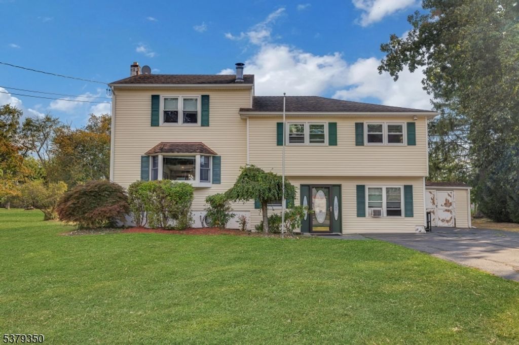 19 Indian Ln, Mount Olive Twp., NJ 07840