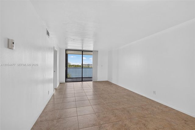 117 Lake Emerald Drive 408, Oakland Park, FL 33309