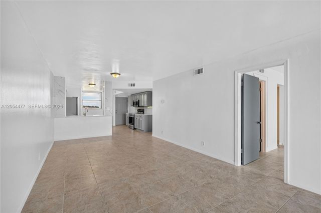 117 Lake Emerald Drive 408, Oakland Park, FL 33309