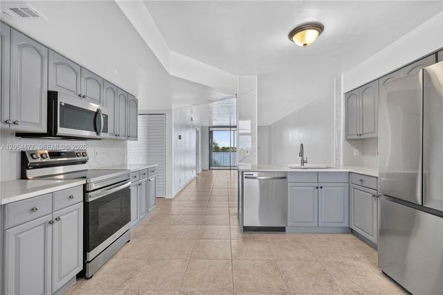 117 Lake Emerald Drive 408, Oakland Park, FL 33309