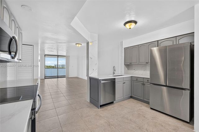 117 Lake Emerald Drive 408, Oakland Park, FL 33309