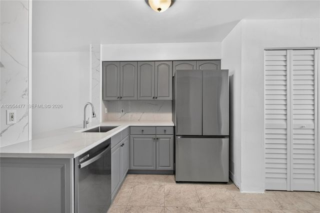 117 Lake Emerald Drive 408, Oakland Park, FL 33309