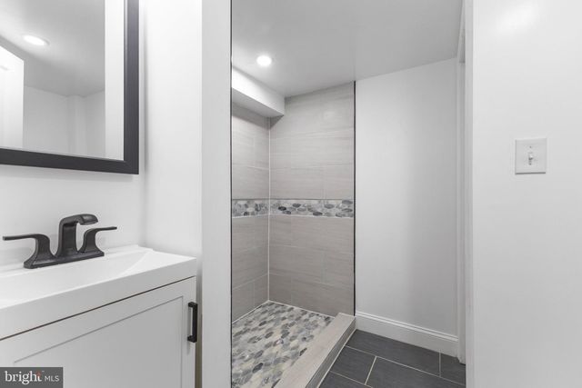 914 5TH ST NE, Washington, DC 20002