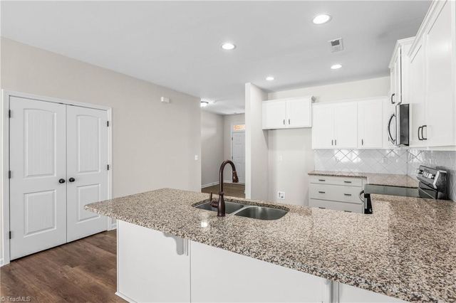 5871 Crestlawn Court, Pfafftown, NC 27040