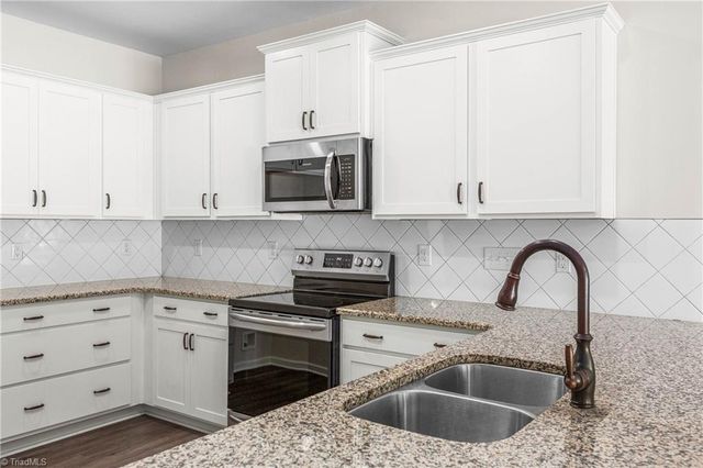 5871 Crestlawn Court, Pfafftown, NC 27040