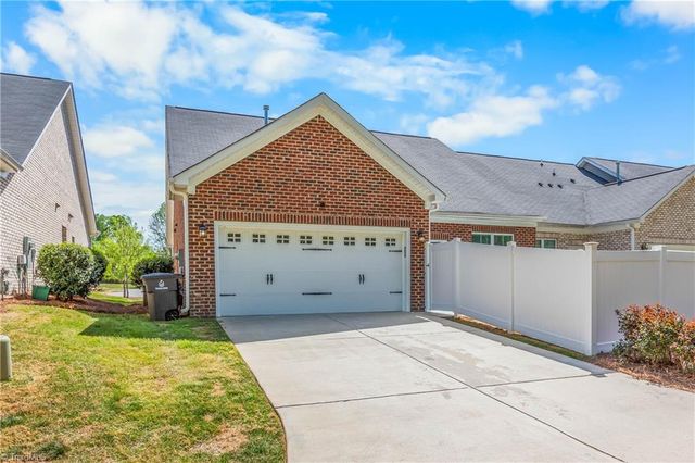 5871 Crestlawn Court, Pfafftown, NC 27040