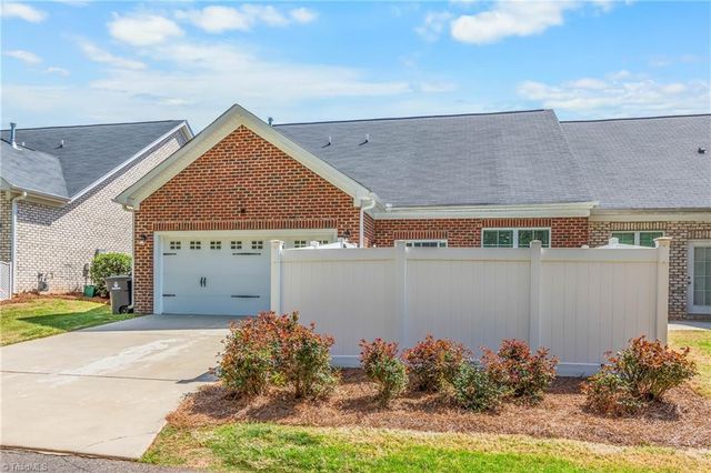 5871 Crestlawn Court, Pfafftown, NC 27040