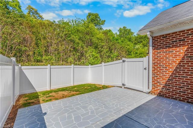 5871 Crestlawn Court, Pfafftown, NC 27040