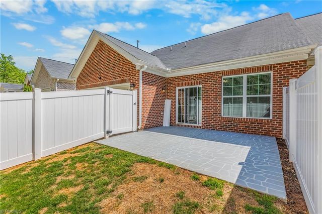 5871 Crestlawn Court, Pfafftown, NC 27040