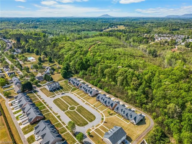 5871 Crestlawn Court, Pfafftown, NC 27040