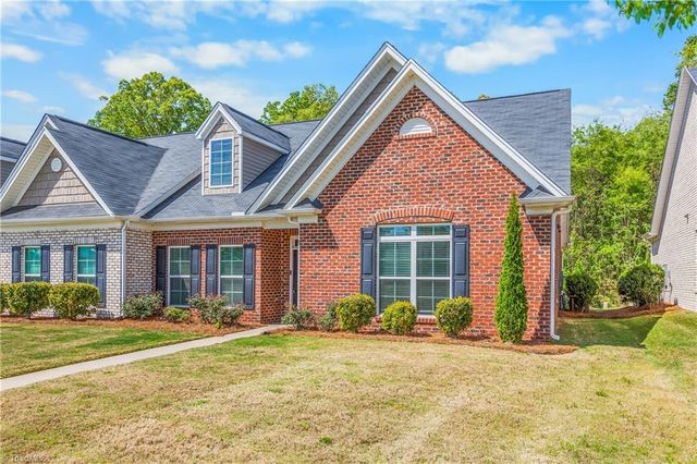 5871 Crestlawn Court, Pfafftown, NC 27040