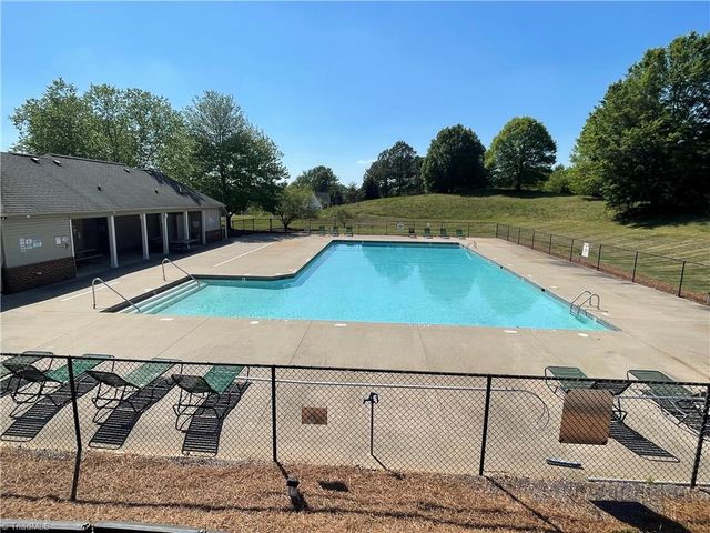 5871 Crestlawn Court, Pfafftown, NC 27040