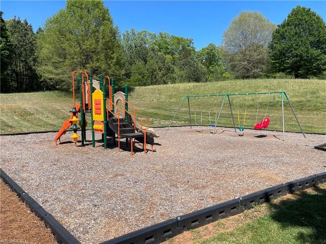 5871 Crestlawn Court, Pfafftown, NC 27040