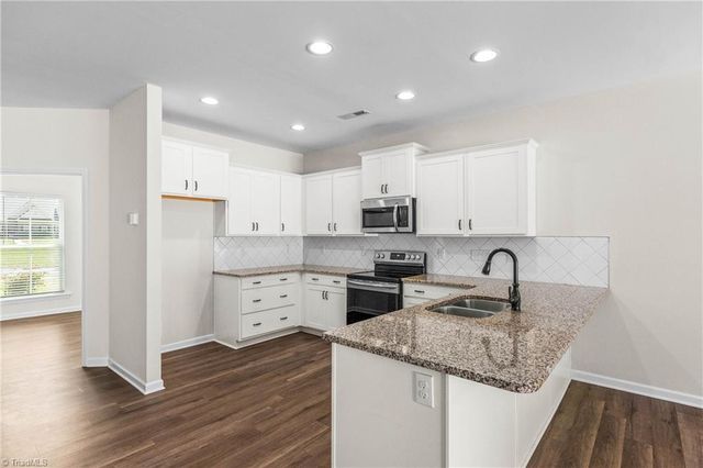 5871 Crestlawn Court, Pfafftown, NC 27040