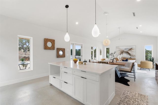 2 Shilo CIR, Wimberley, TX 78676