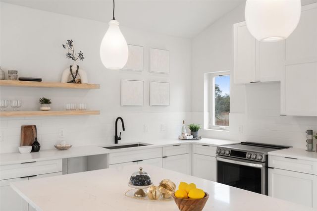 2 Shilo CIR, Wimberley, TX 78676