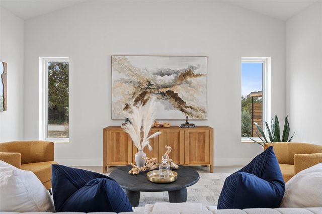 2 Shilo CIR, Wimberley, TX 78676