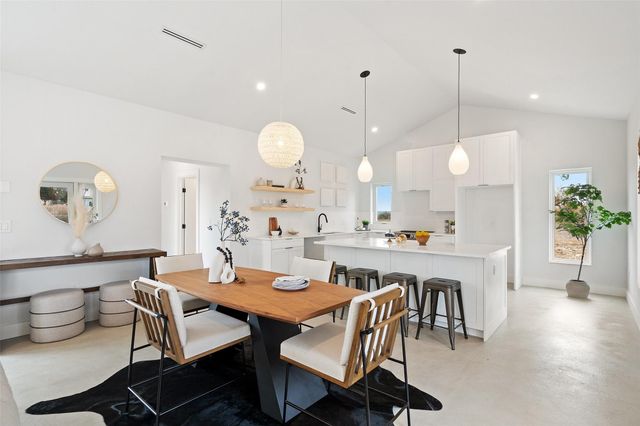 2 Shilo CIR, Wimberley, TX 78676