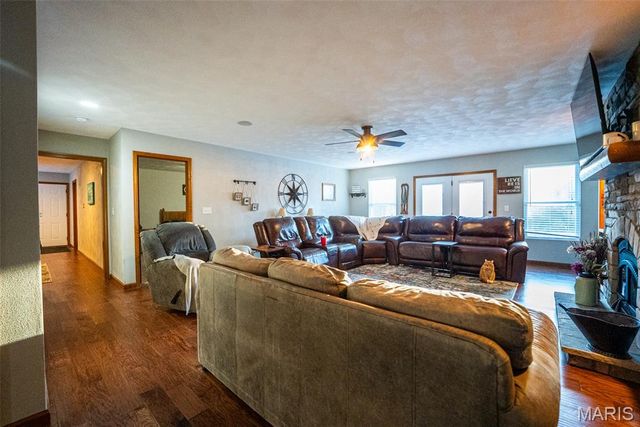 3709 State Route 15, Freeburg, IL 62243