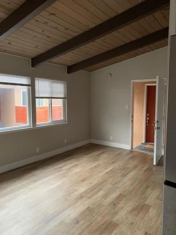 739 N Amphlett Boulevard, San Mateo, CA 94401