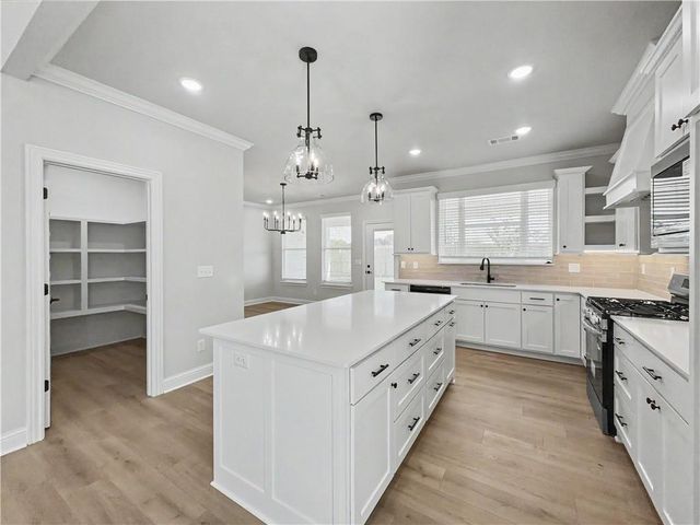 6805 SW Basswood Avenue, Bentonville, AR 72713