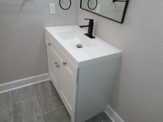 917 Temple Drive, Hitchcock, TX 77563