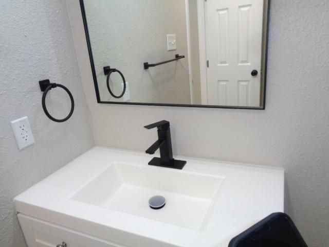 917 Temple Drive, Hitchcock, TX 77563