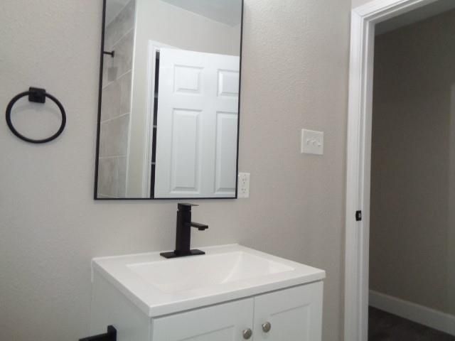 917 Temple Drive, Hitchcock, TX 77563