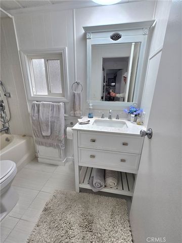 22725 Skylink Drive, Canyon Lake, CA 92587