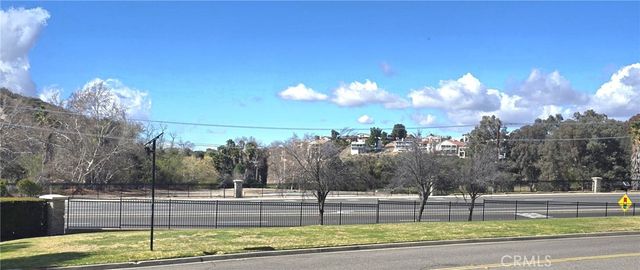 22725 Skylink Drive, Canyon Lake, CA 92587