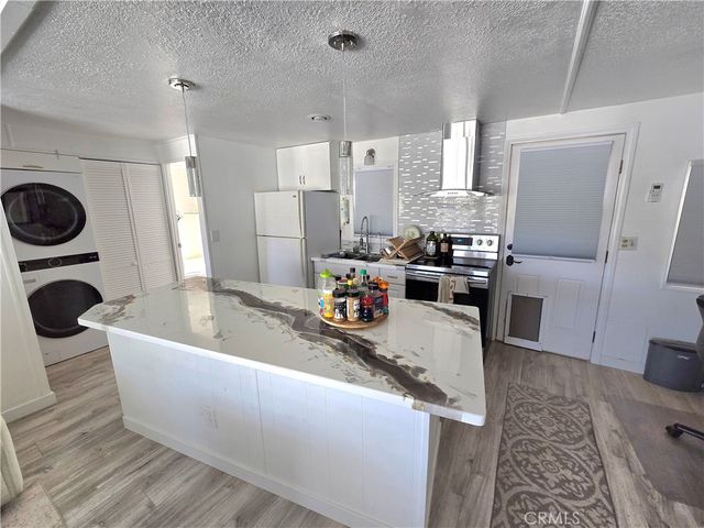 22725 Skylink Drive, Canyon Lake, CA 92587