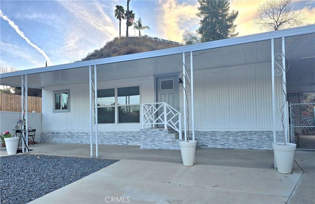 22725 Skylink Drive, Canyon Lake, CA 92587