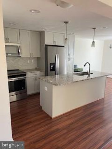 1823 N SHORE CT, Reston, VA 20190